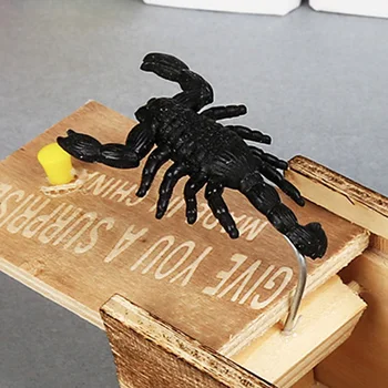 1pc Scorpion Pajek Prestrašiti Potegavščina Polje Lesene Presenečenje Polje Halloween Dekoracijo Zabavno Presenečenje Šala Škatle za Praktični Ročno izdelane Igrače Boy